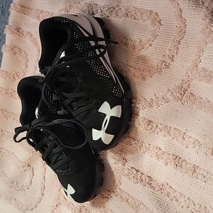 Under Armour, Children's Baseball cleats, Unisex, size 10, black and white.